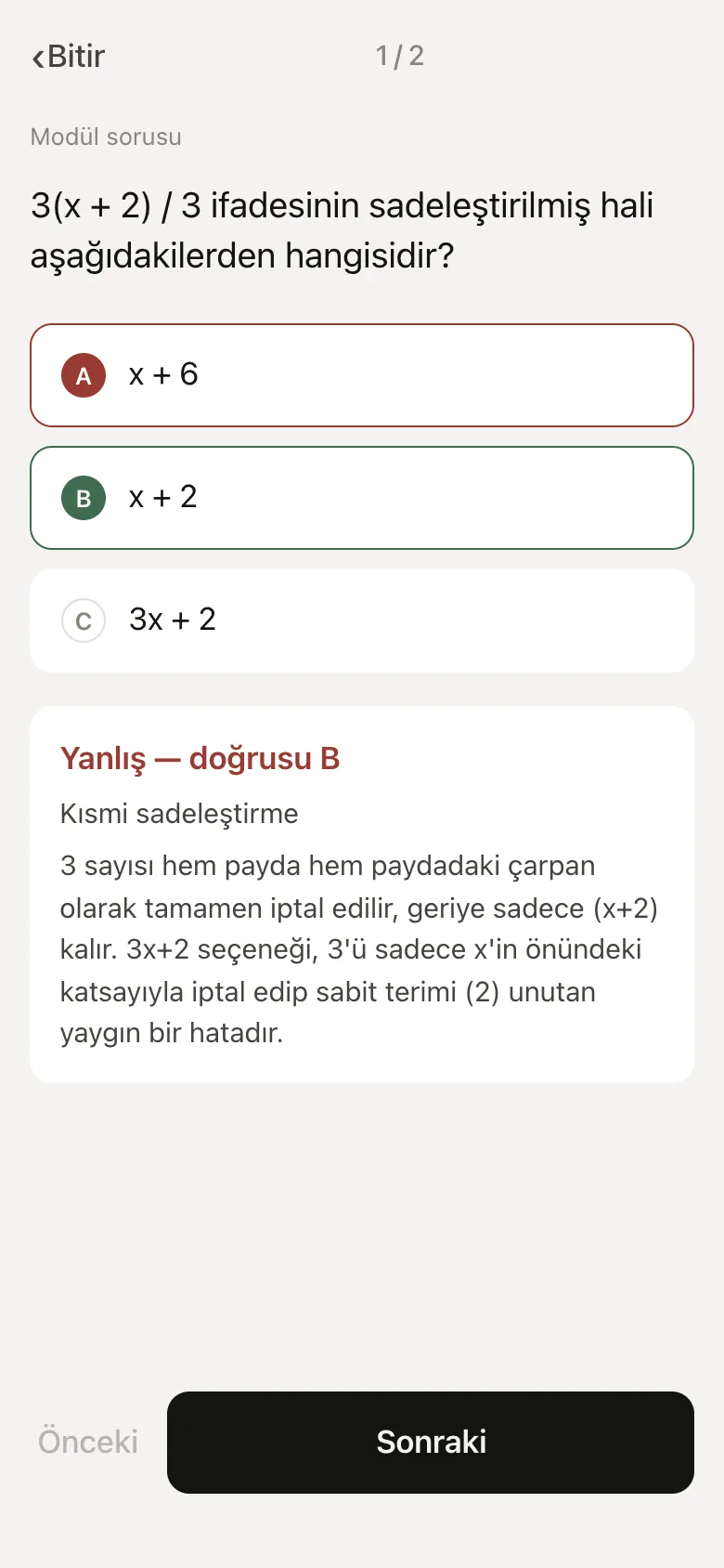 Yanlış cevaptan sonra: doğru şık, hatanın adı ve açıklaması.